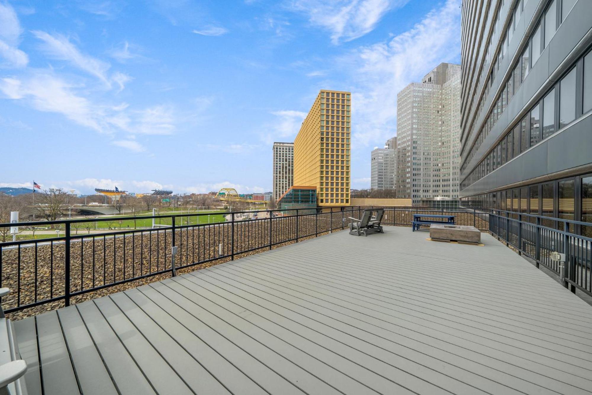 Appartamento Vibrant Luxury Prime Location 24-7 Onsite Parking Gym Lounge Pittsburgh Esterno foto