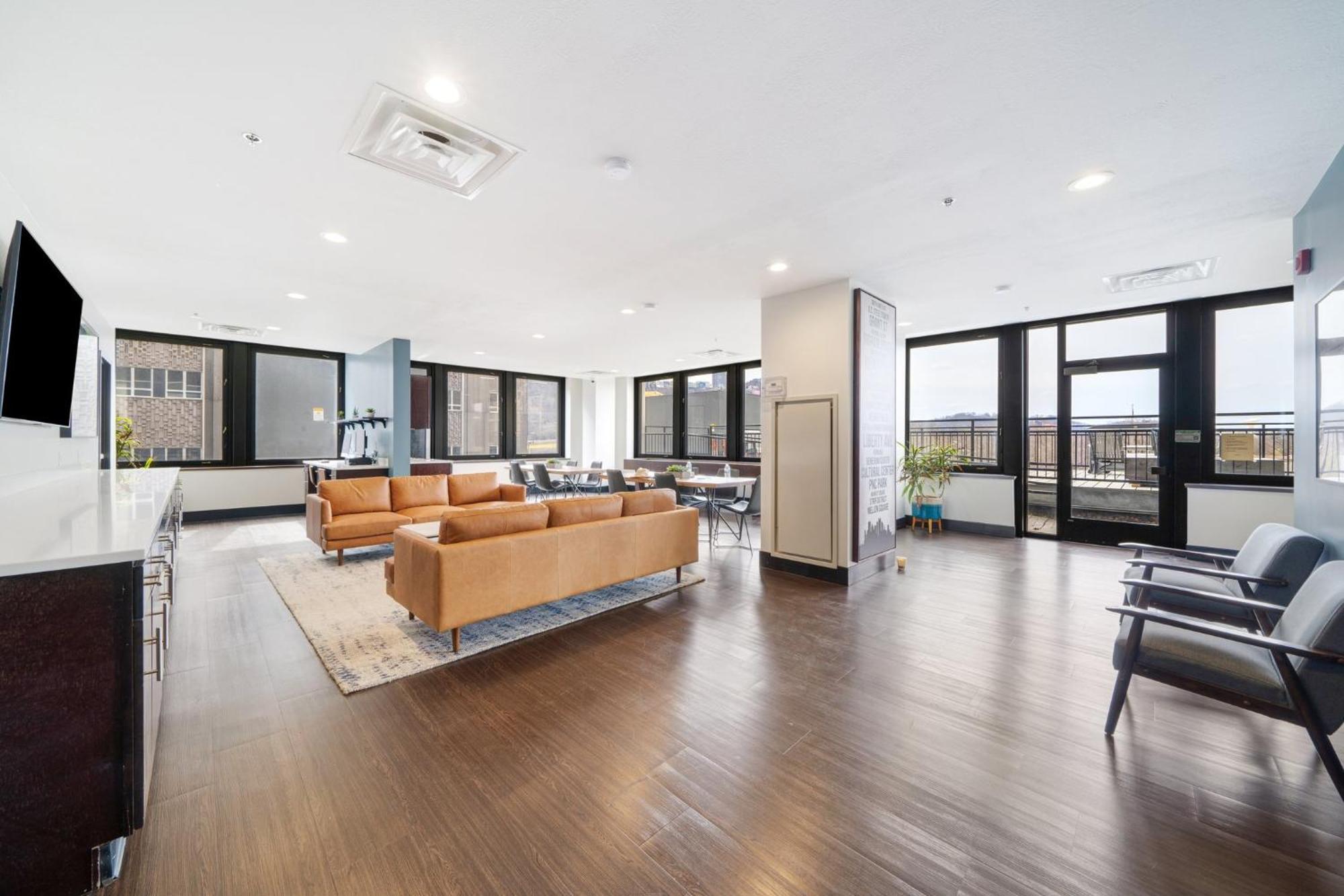 Appartamento Vibrant Luxury Prime Location 24-7 Onsite Parking Gym Lounge Pittsburgh Esterno foto
